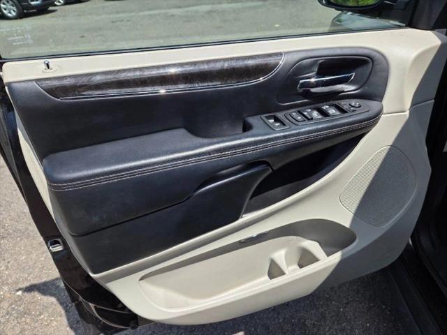 2014 Chrysler Town & Country Touring