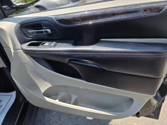2014 Chrysler Town & Country Touring