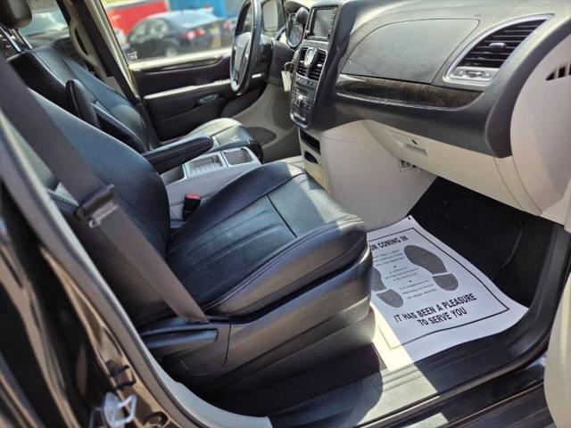2014 Chrysler Town & Country Touring