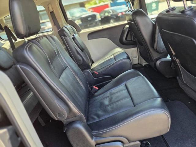 2014 Chrysler Town & Country Touring