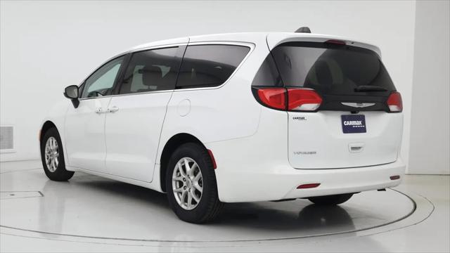 2022 Chrysler Voyager LX
