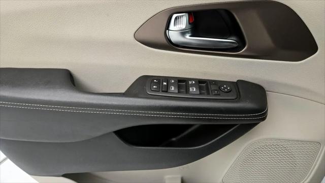 2022 Chrysler Voyager LX