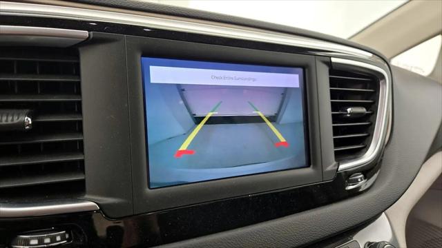 2022 Chrysler Voyager LX