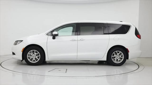 2022 Chrysler Voyager LX