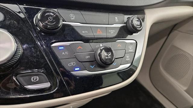 2022 Chrysler Voyager LX