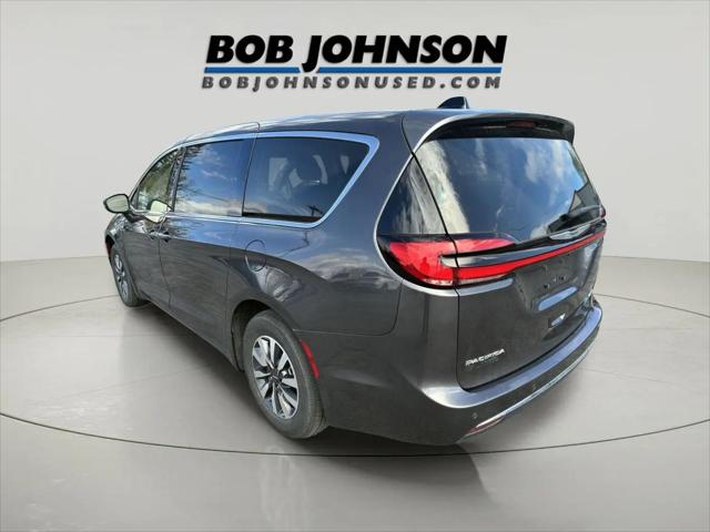 2023 Chrysler Pacifica Hybrid Touring L