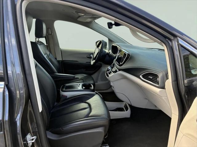 2023 Chrysler Pacifica Hybrid Touring L