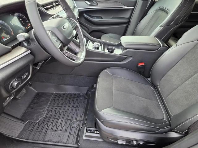 2026 Jeep Grand Cherokee Altitude 4x2