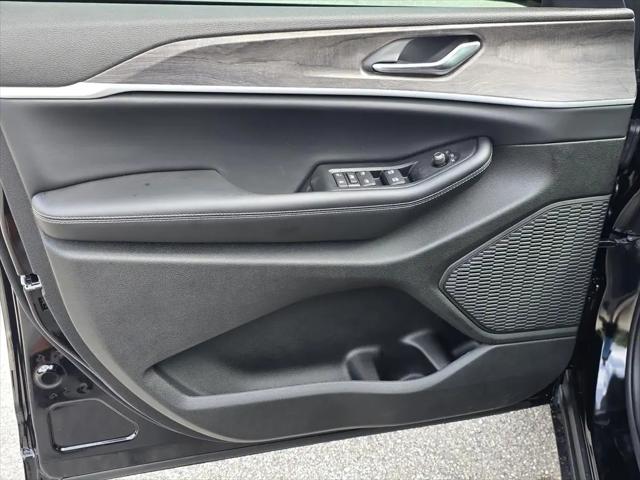 2026 Jeep Grand Cherokee Altitude 4x2