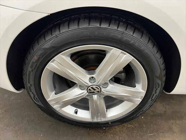 2012 Volkswagen Eos Lux