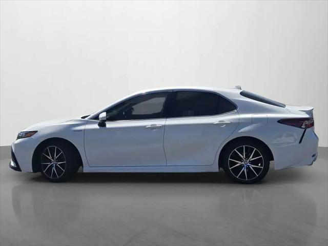 2021 Toyota Camry SE Hybrid