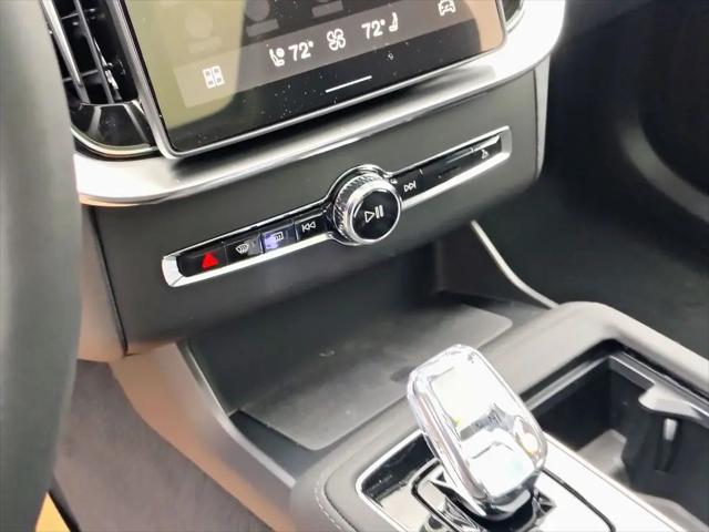 2026 Volvo XC90 Plug-In Hybrid Plus, T8 AWD, Electric/Gasoline, Bright, 6 Seats
