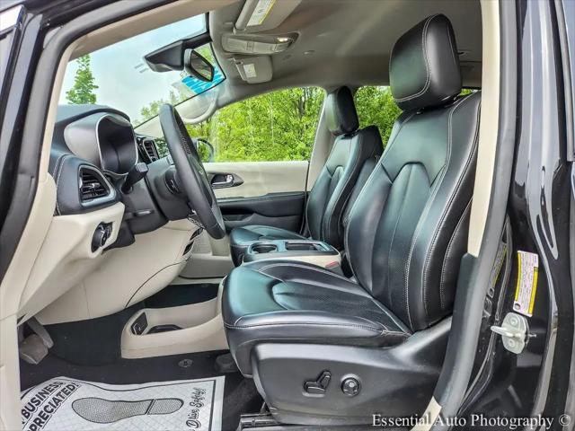 2023 Chrysler Pacifica Hybrid Touring L