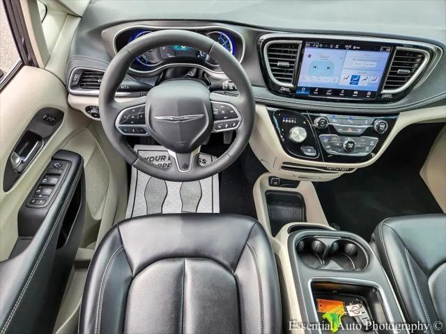 2023 Chrysler Pacifica Hybrid Touring L