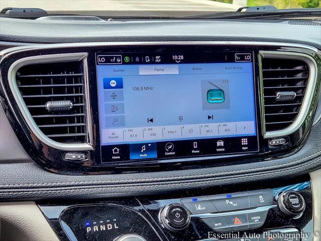 2023 Chrysler Pacifica Hybrid Touring L