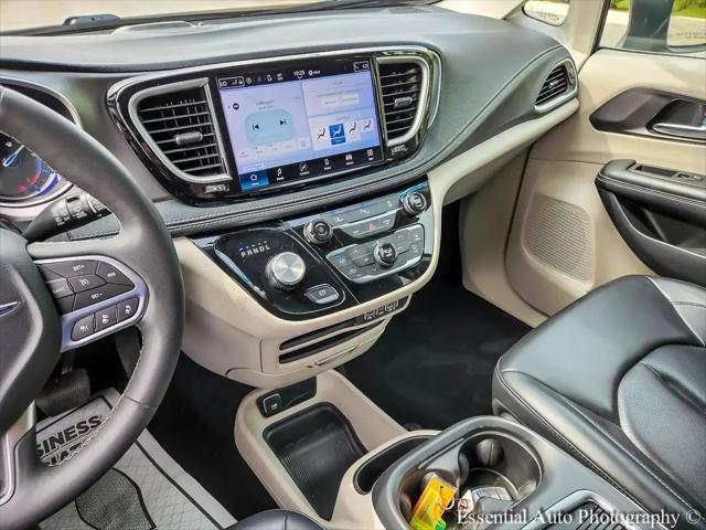 2023 Chrysler Pacifica Hybrid Touring L
