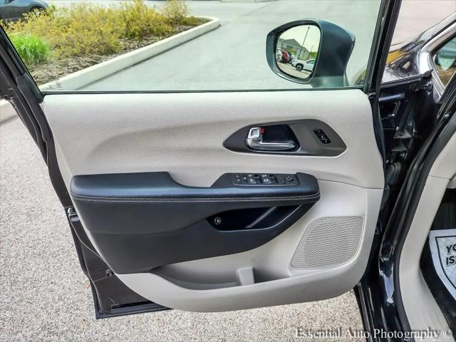 2023 Chrysler Pacifica Hybrid Touring L