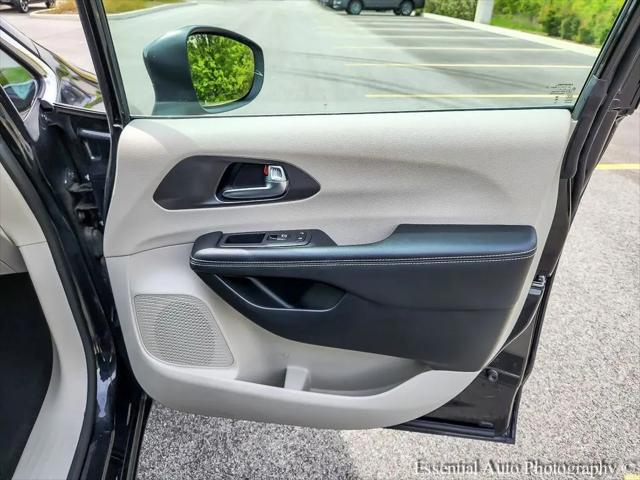 2023 Chrysler Pacifica Hybrid Touring L