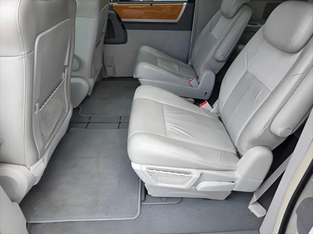 2009 Chrysler Town & Country Limited