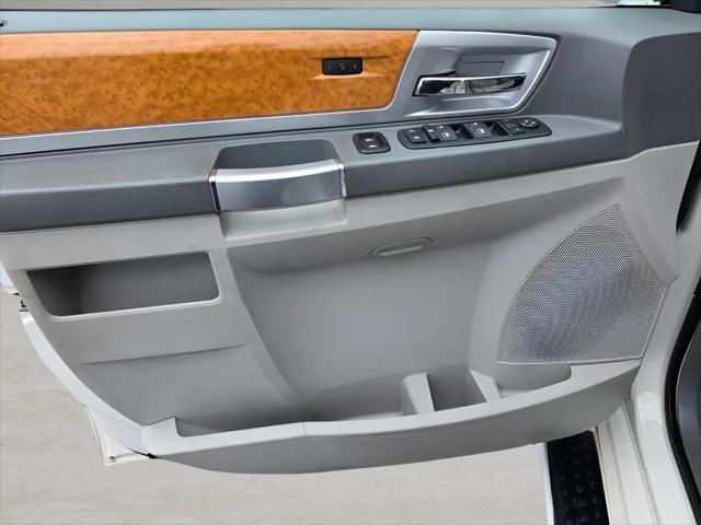 2009 Chrysler Town & Country Limited