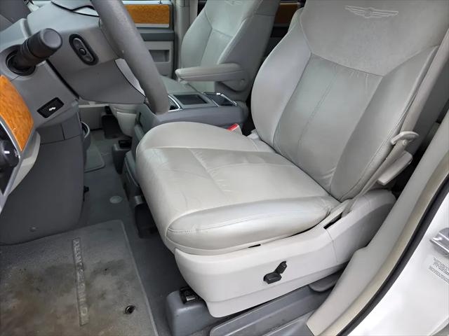 2009 Chrysler Town & Country Limited