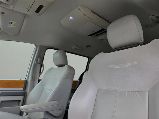 2009 Chrysler Town & Country Limited