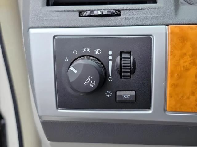 2009 Chrysler Town & Country Limited