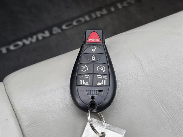 2009 Chrysler Town & Country Limited