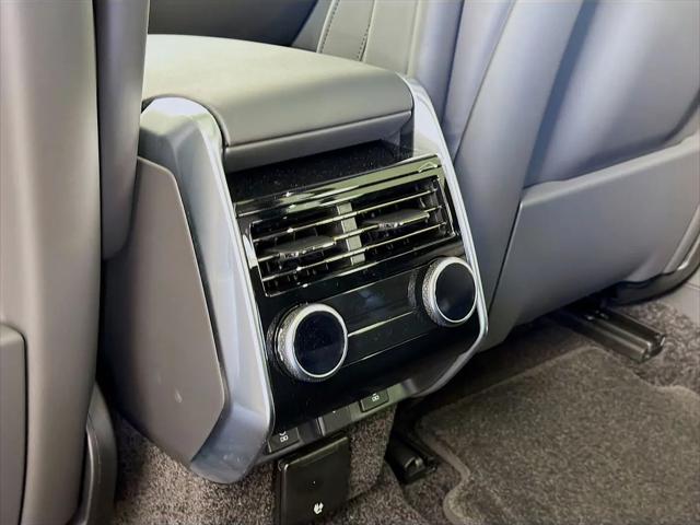 2026 Land Rover Range Rover P400 SE 7 Seat