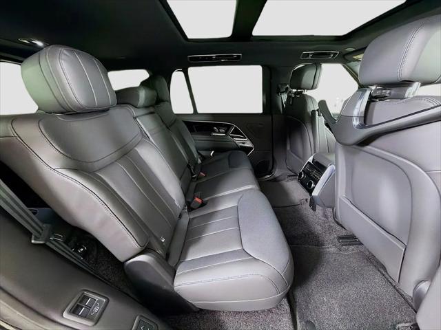 2026 Land Rover Range Rover P400 SE 7 Seat