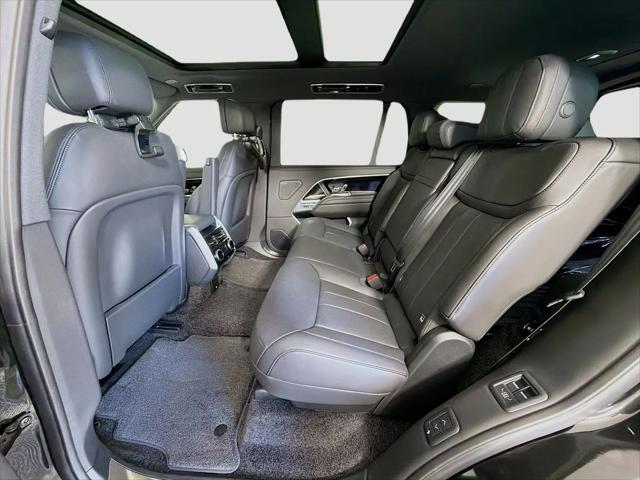 2026 Land Rover Range Rover P400 SE 7 Seat