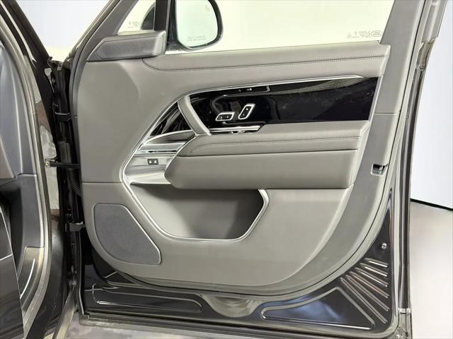 2026 Land Rover Range Rover P400 SE 7 Seat