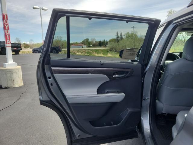 2026 Toyota Highlander Platinum