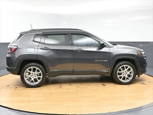 2022 Jeep Compass Latitude Lux 4x4