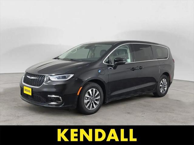 2023 Chrysler Pacifica Hybrid Touring L for sale in Eugene, OR