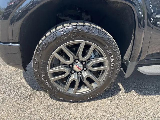 2022 GMC Sierra 1500 Limited 4WD Crew Cab Short Box AT4