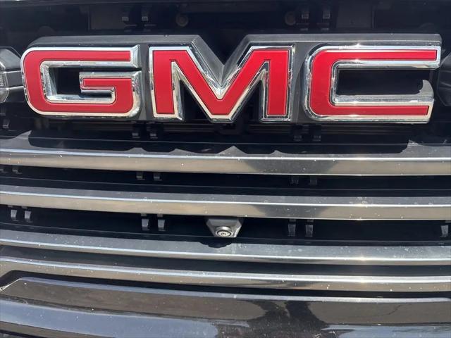 2022 GMC Sierra 1500 Limited 4WD Crew Cab Short Box AT4