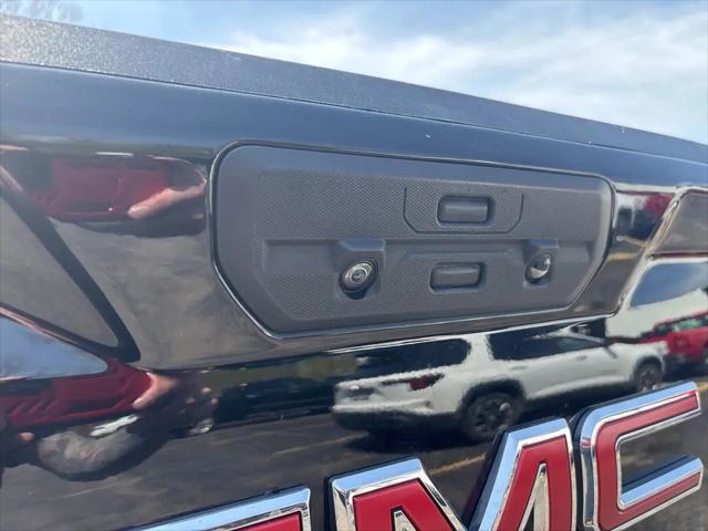 2022 GMC Sierra 1500 Limited 4WD Crew Cab Short Box AT4
