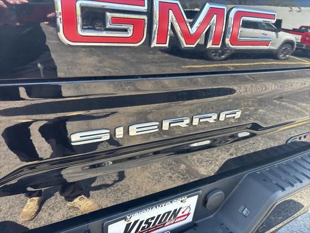 2022 GMC Sierra 1500 Limited 4WD Crew Cab Short Box AT4