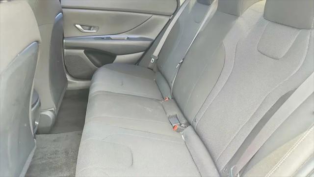 2025 Hyundai Elantra SE