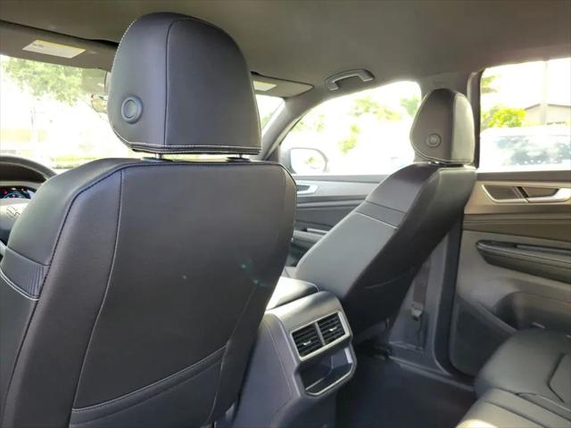 2026 Volkswagen Atlas Cross Sport SE with Technology
