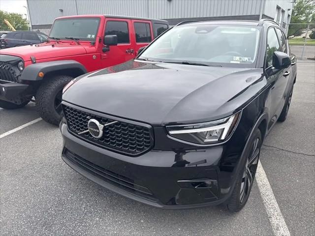 2024 Volvo XC40 B5 Plus Dark Theme