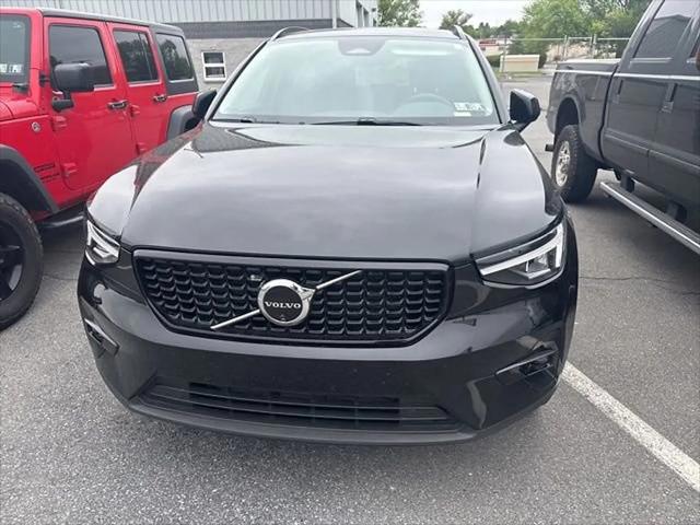 2024 Volvo XC40 B5 Plus Dark Theme