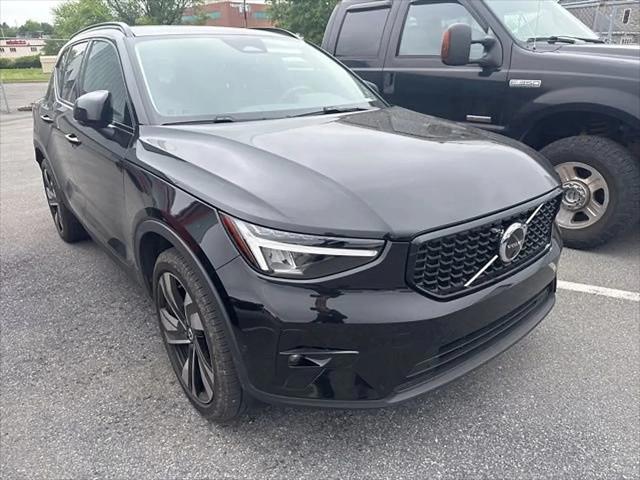 2024 Volvo XC40 B5 Plus Dark Theme