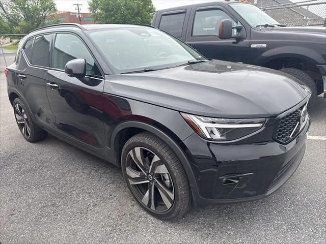 2024 Volvo XC40 B5 Plus Dark Theme