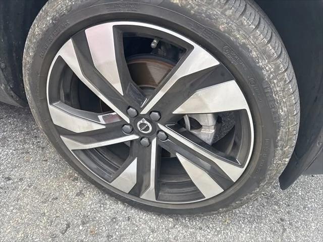 2024 Volvo XC40 B5 Plus Dark Theme
