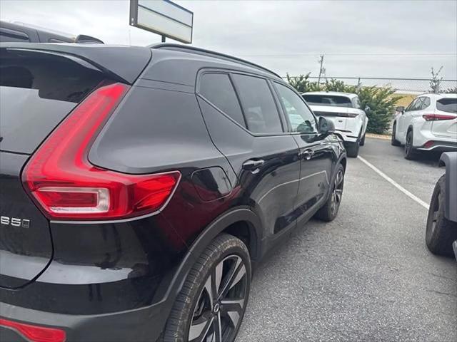 2024 Volvo XC40 B5 Plus Dark Theme
