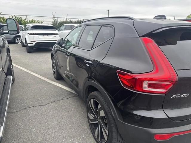 2024 Volvo XC40 B5 Plus Dark Theme