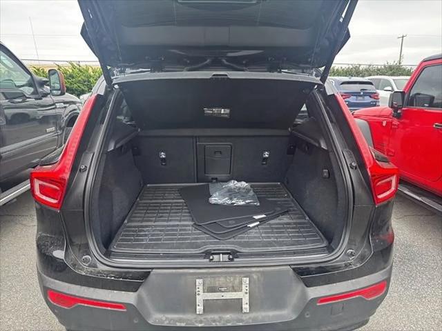 2024 Volvo XC40 B5 Plus Dark Theme