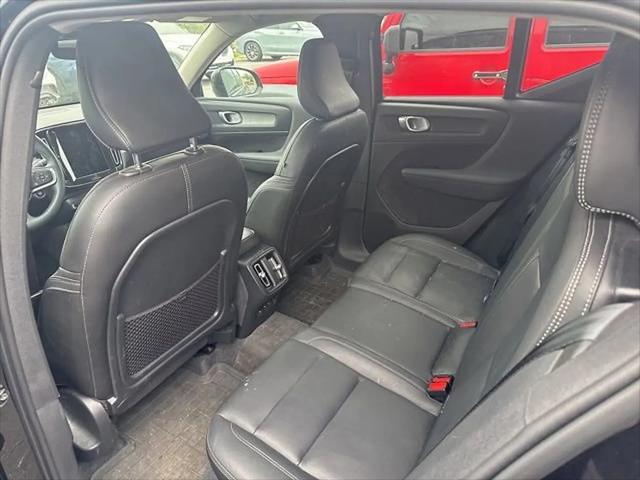 2024 Volvo XC40 B5 Plus Dark Theme
